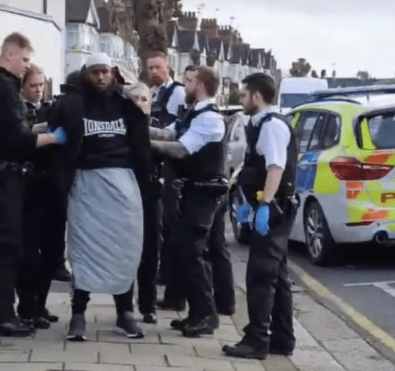 Knife Chaos on Hamilton Road NW11: Man, 34, Arrested for Offensive Weapon and Racially Aggravated Affray