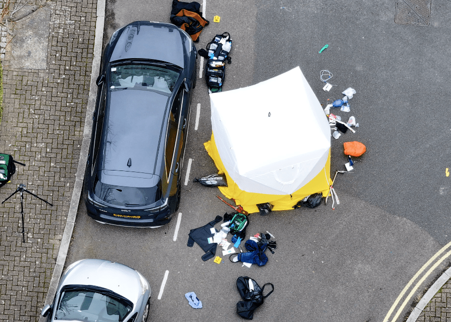 First Aerials  from scene  of Armed Police Fatally Shoot Crossbow-Wielding Man in Southwark
