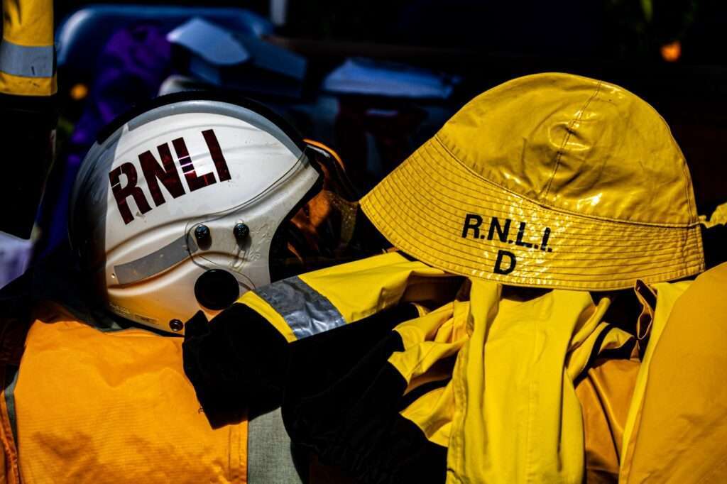 Coastguard Mobilises Coastguard and RNLI in Nighttime Search