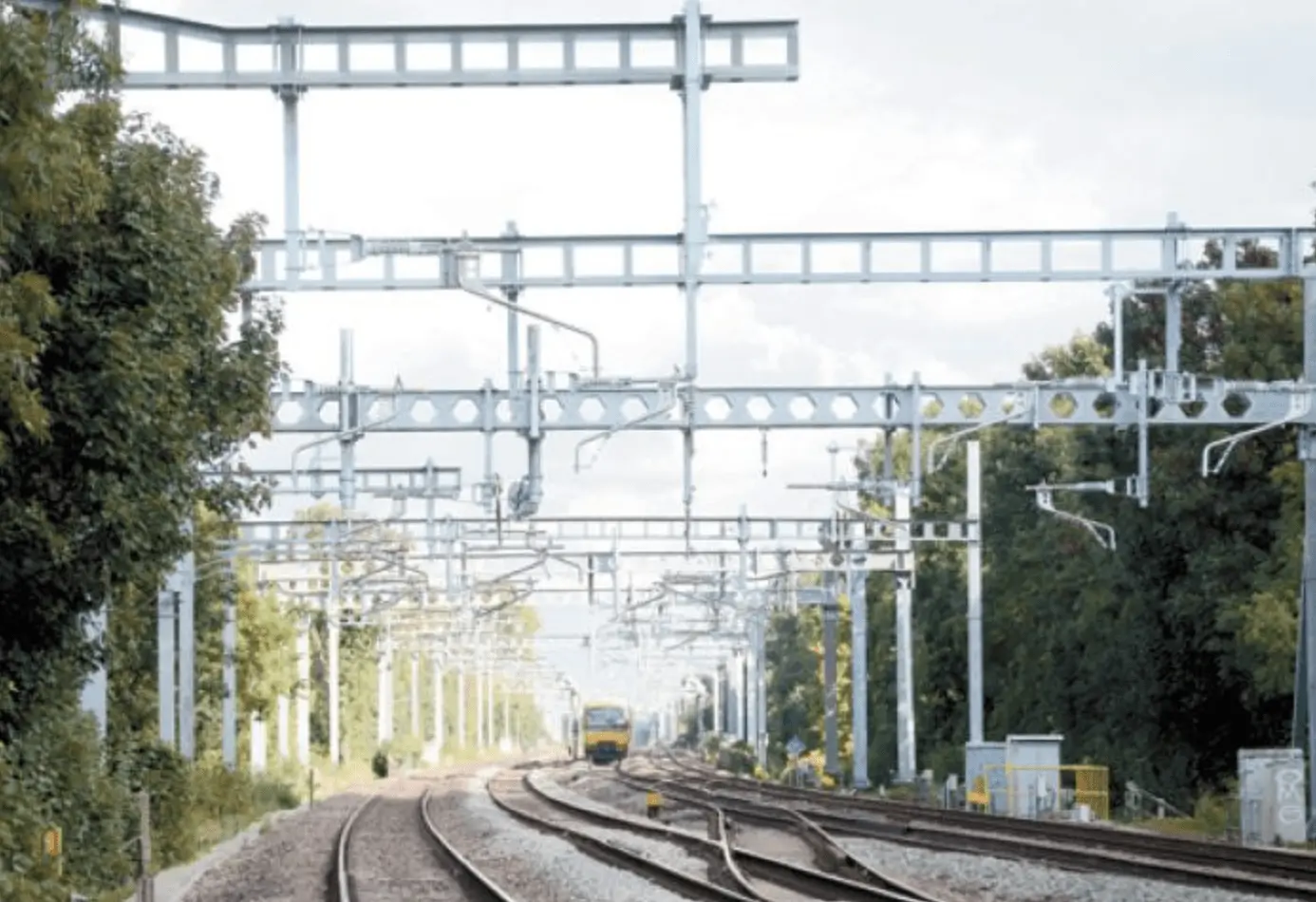 Train Chaos Paralyses London Paddington to Reading Route as Tube Strike and Flooding Worsen Travel Havoc