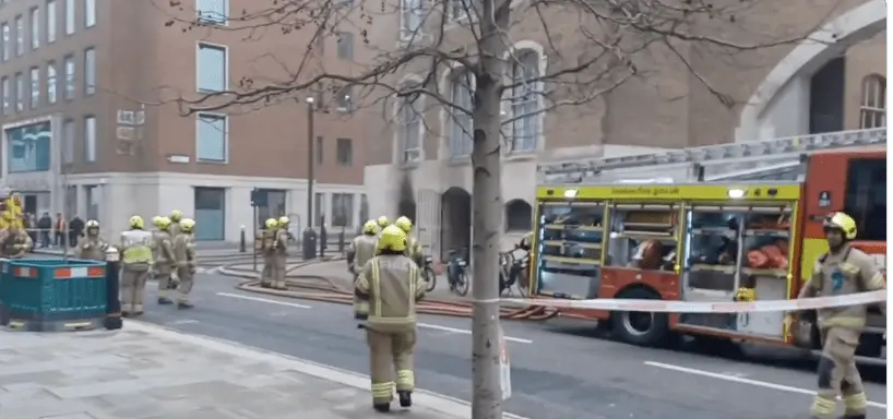 Old Bailey Court in Central London Evacuated After Explosions and Smoke