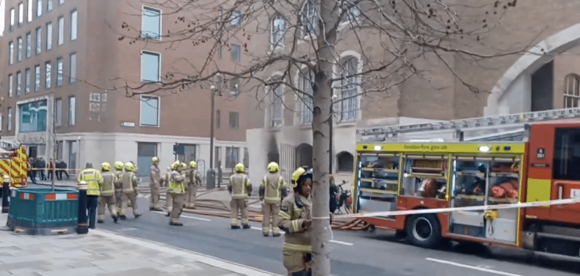 Old Bailey Court in Central London Evacuated After Explosions and Smoke