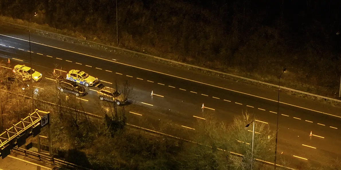 M25 Surrey Chaos: Multi-Vehicle Crash Closes Anti-Clockwise Lanes Between J8 and J6 – Follow Hollow Square Diversion