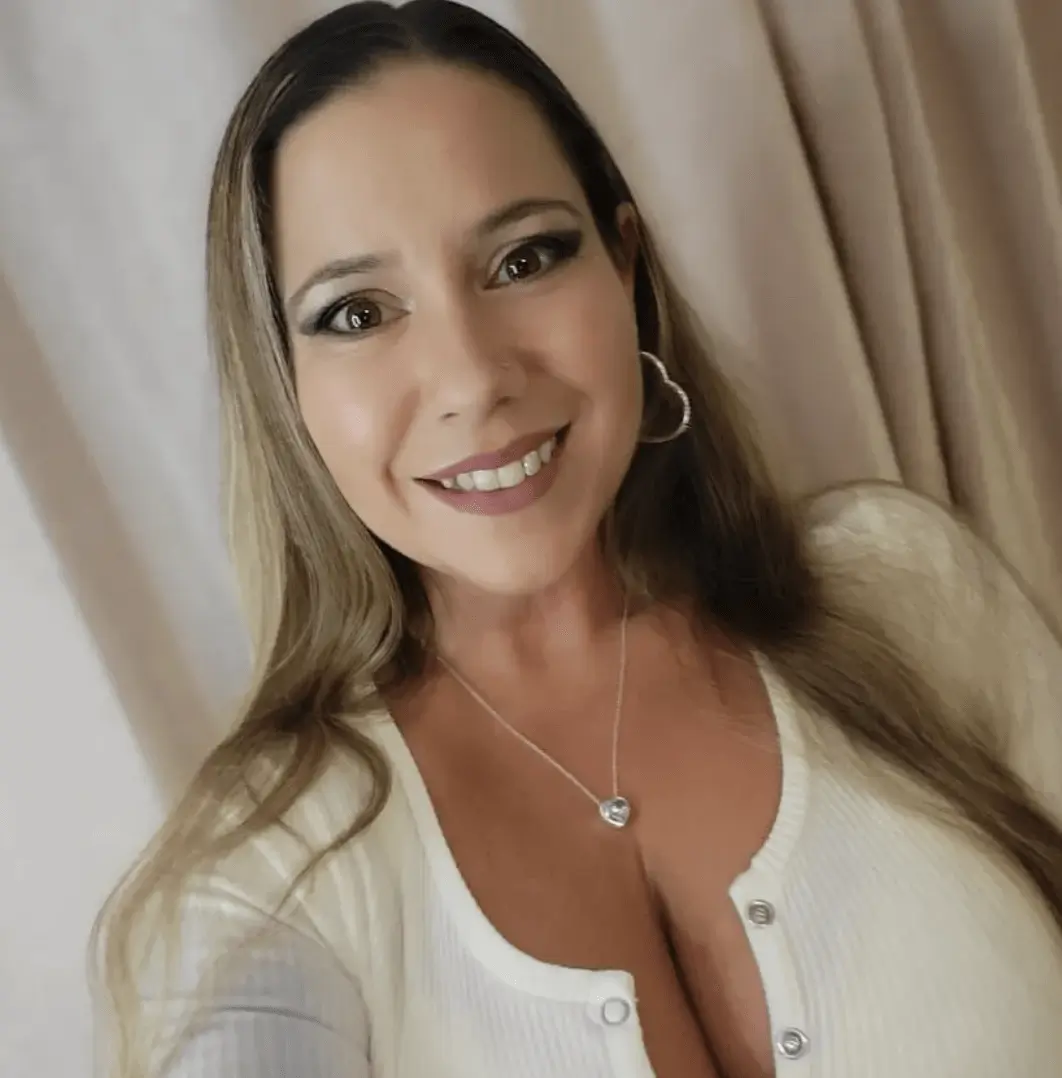 Tragic M25 Crash Kills Beloved Mum Zoe Hawes After Police Van Chase – Family Pays Heartfelt Tribute