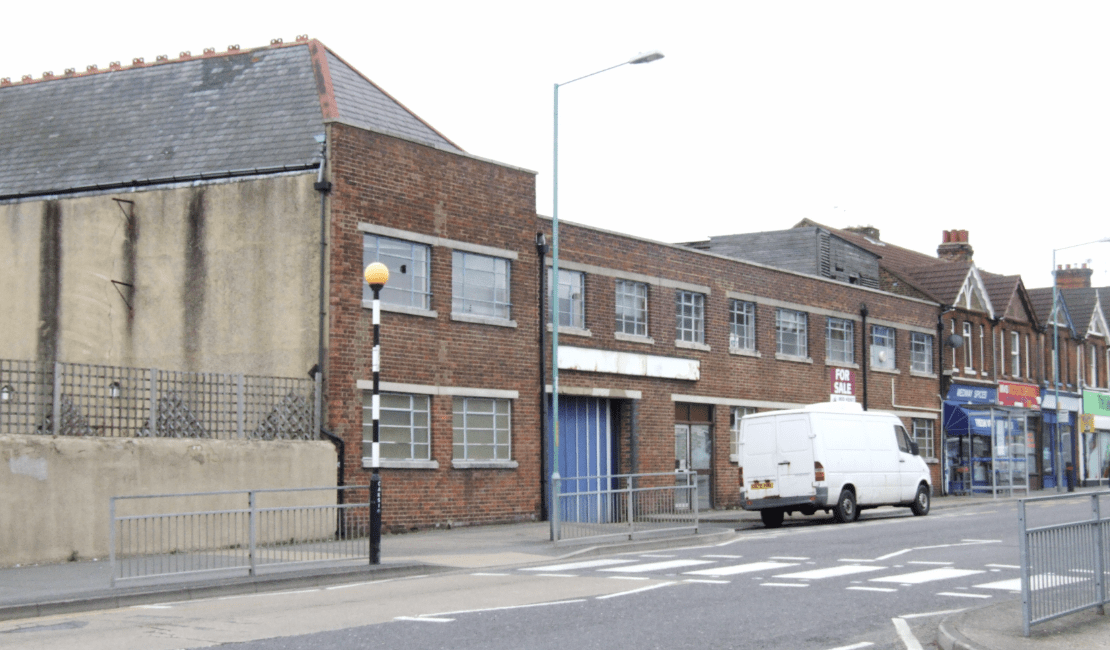 Witnesses Sought After Shop Robbery in Gillingham