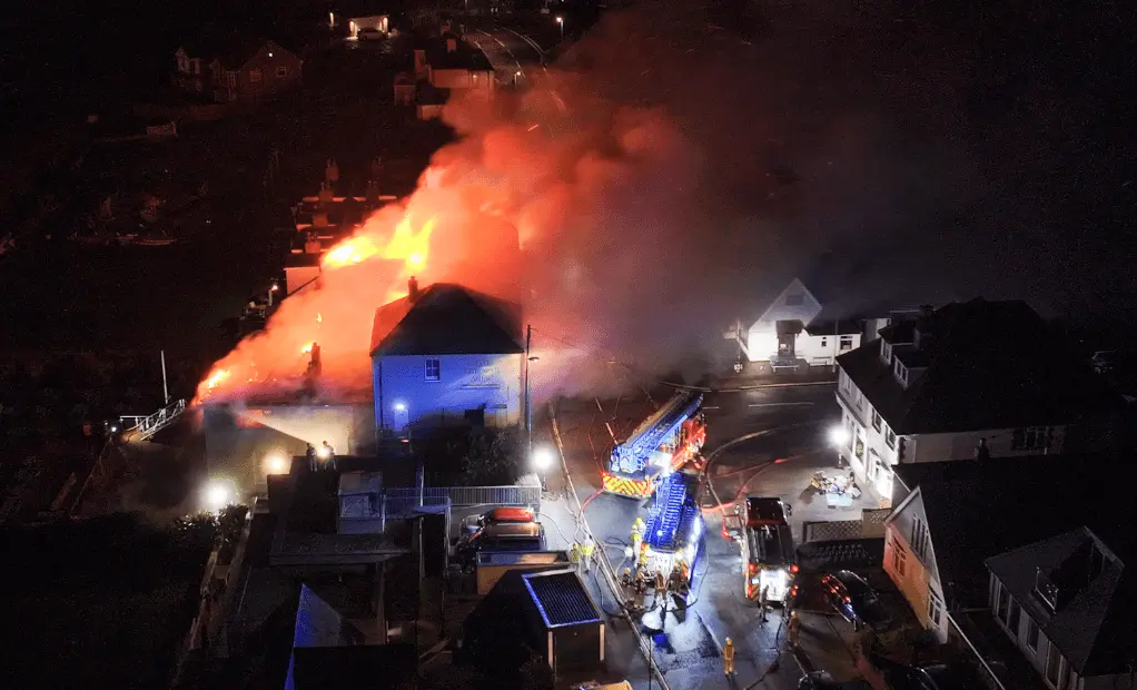 Fire Engulfs Historic Osborne View Hotel In Lee On Solent Fire Engulfs Historic Osborne View Hotel in Lee on Solent
