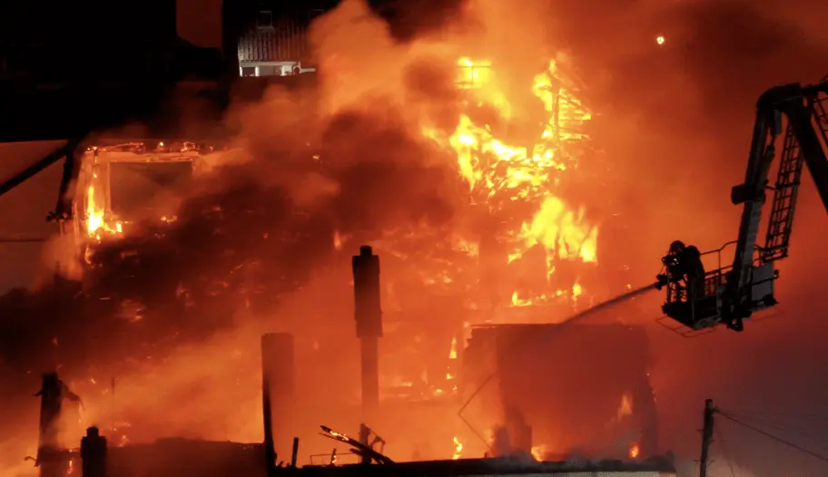 Fire Engulfs Historic Osborne View Hotel In Lee On Solent Fire Engulfs Historic Osborne View Hotel in Lee on Solent