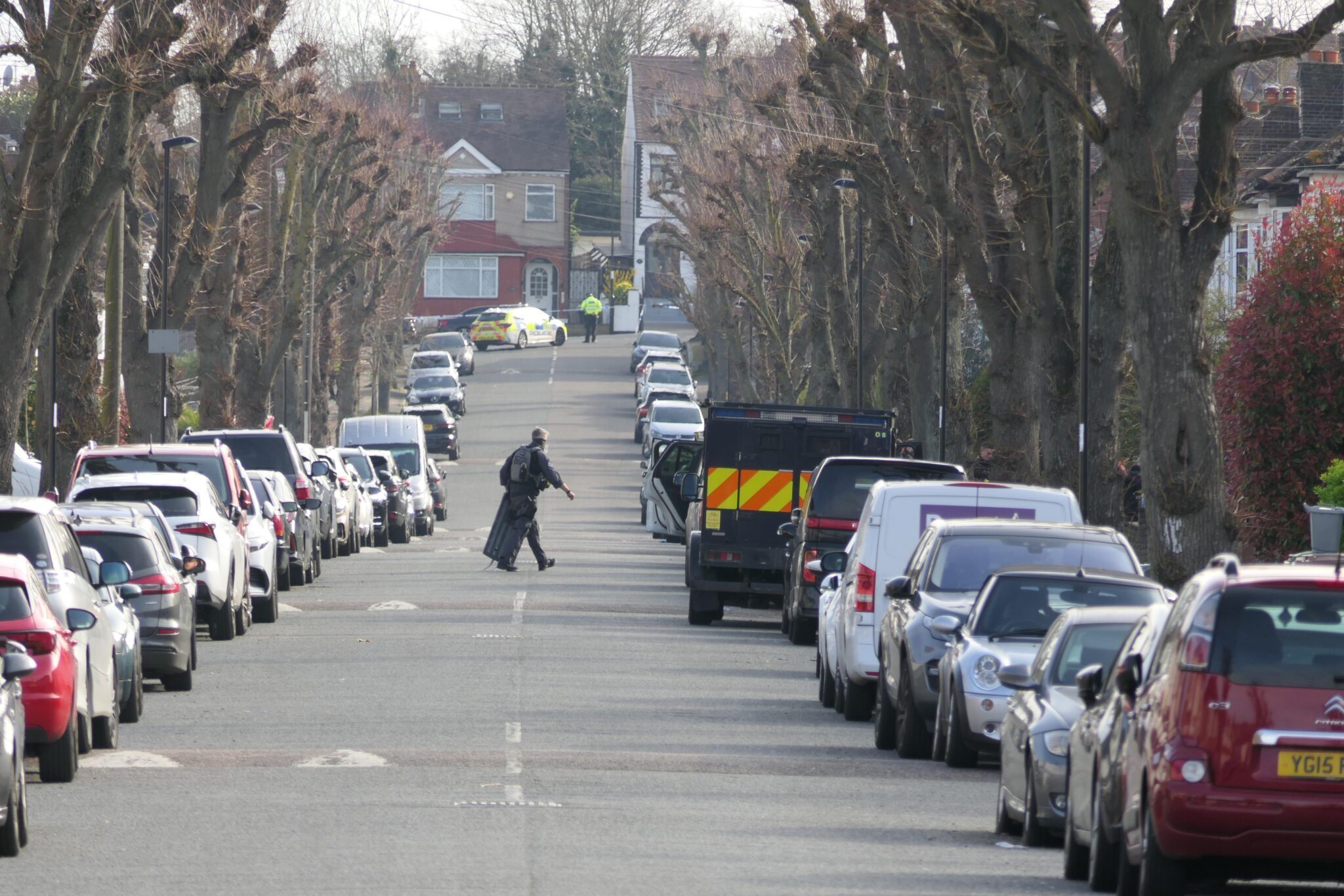 Police confirm incident is still ongoing after 37 hours: Man Barricades Himself with Gas Canister, Sparking Police Standoff in Catford