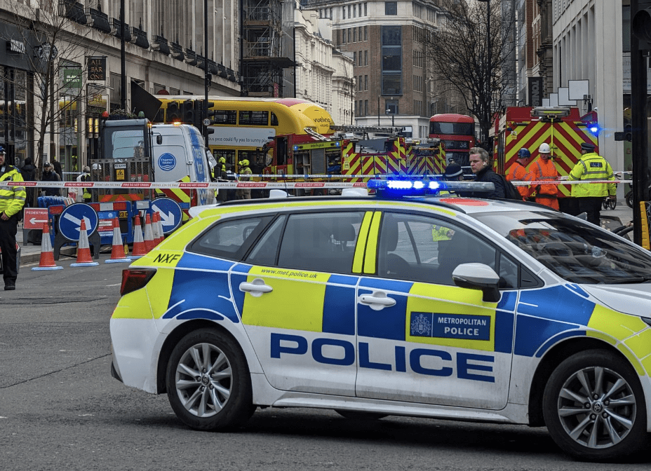 Drivers Urged to Avoid New Oxford Street as Police Cordon Remains in Place