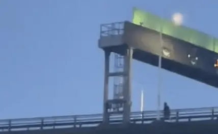 Police Close QE2 Bridge Due to Welfare Concerns