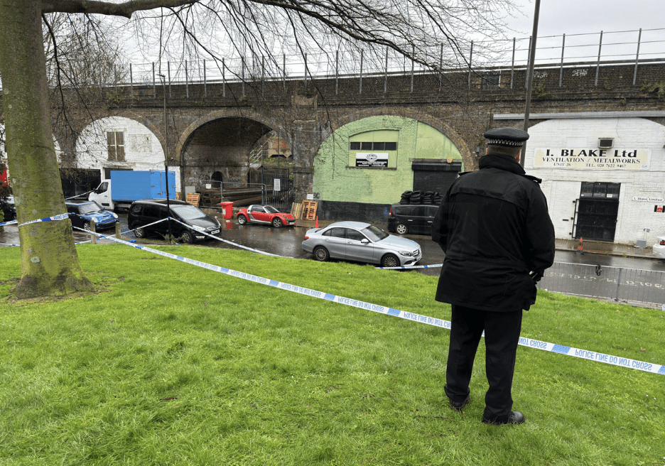 Police Respond to Stabbing Incident on Wandsworth Road