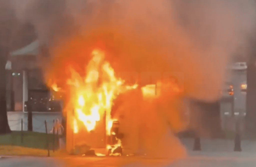 Fire Erupts at Lincoln Memorial in Washington DC