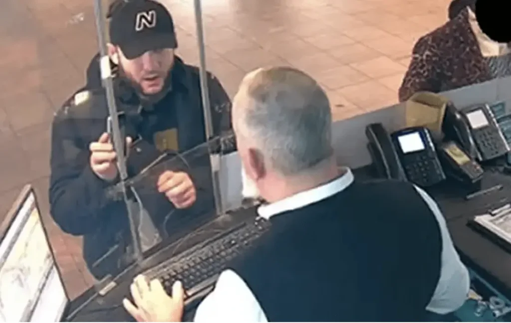 Police Investigate Stabbing Incident In Wimbledon Police Investigate Stabbing Incident in Wimbledon