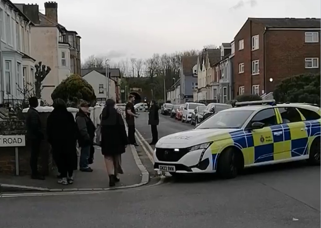 Armed Police Respond to Incident in Folkestone’s Cambridge Gardens