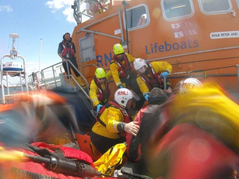 Littlehampton Lifeboat Responds to Mayday call to aid Vessel Sinks Near Worthing