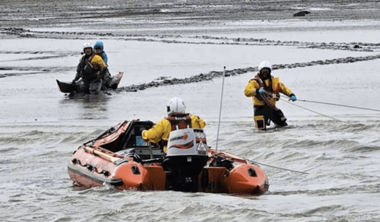 Dramatic Rescue on the River Medway: Sheerness RNLI Saves Three Kayakers