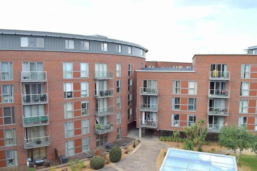 Major Blaze Engulfs Property In Walton-on-thames, Surrey Major Blaze Engulfs Property in Walton-on-Thames, Surrey