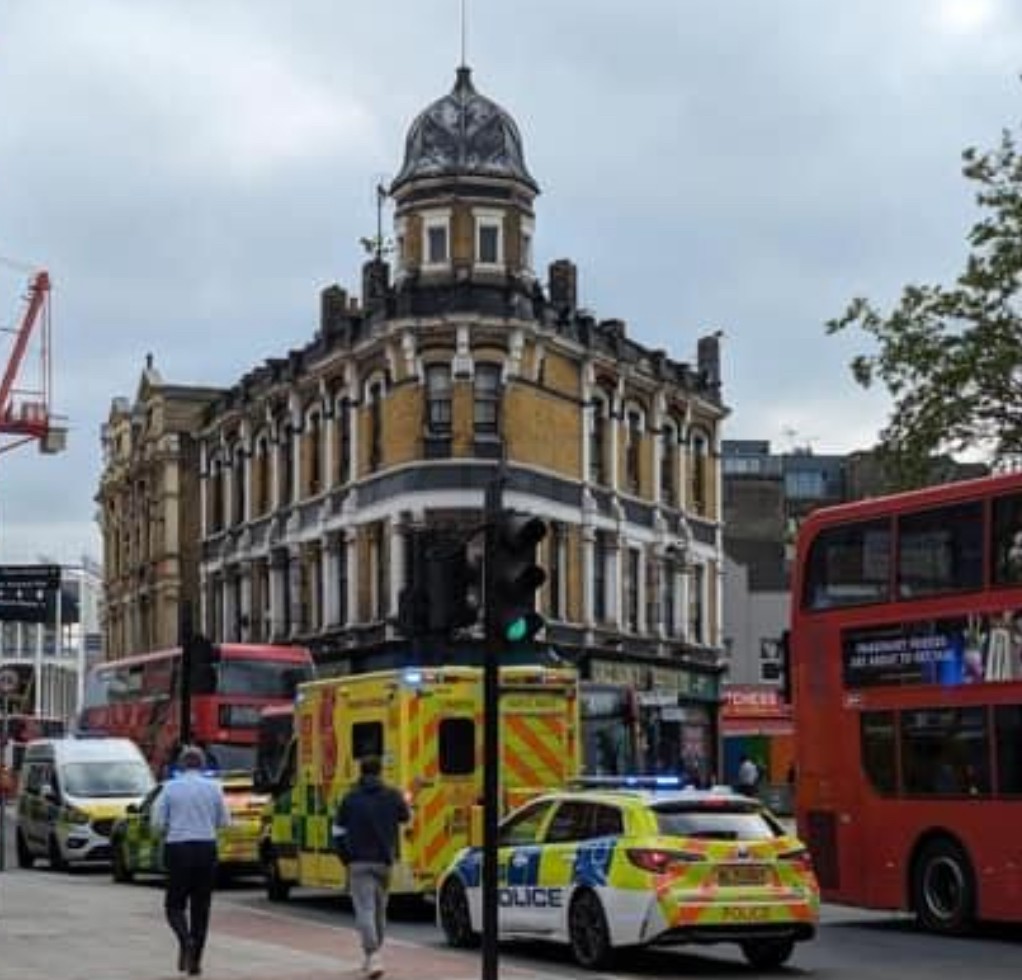 Man Stabbed in Woolwich Street Brawl