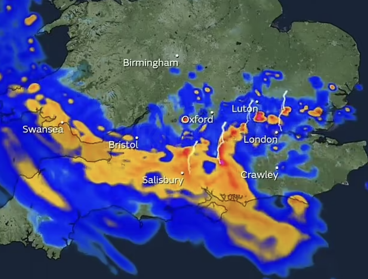 Met Office Warns of Heavy Downpours and Thunderstorms Across Britain Amid Fears of Bank Holiday Washout