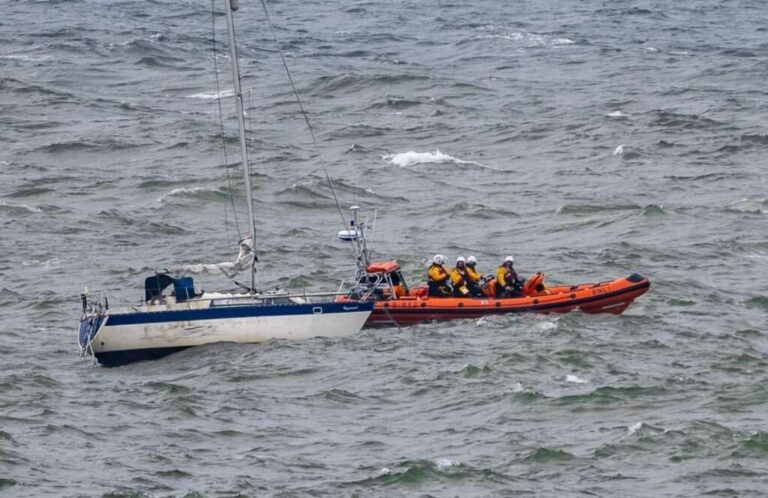 Boat Sinks After Striking Brighton Marina Wall