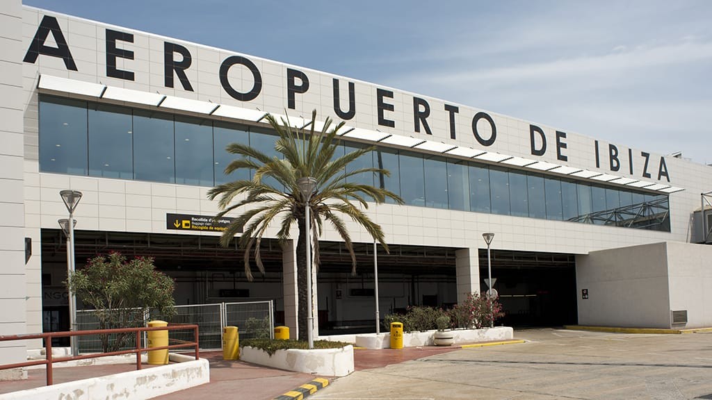 Woman in Critical Condition After Stabbing Herself in Neck with Scissors at Ibiza Airport