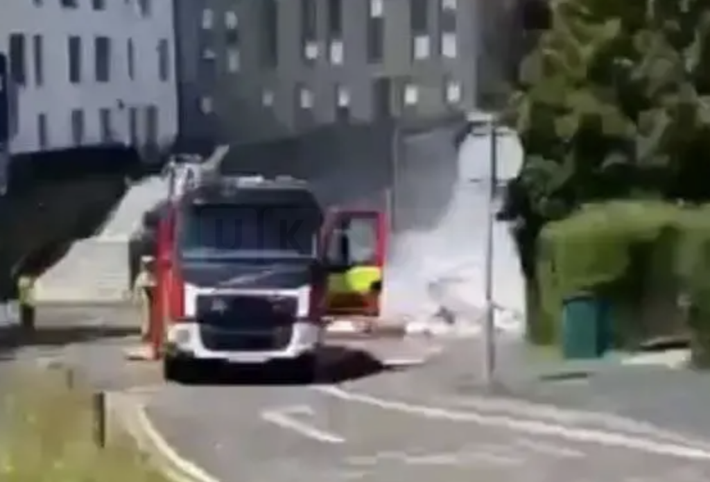 Firefighters Battle Bin Lorry Blaze in Brighton