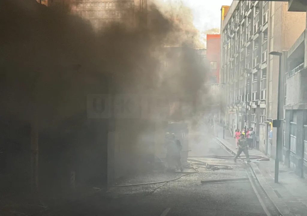 Six Pump Fire Breaks Out On High Street, Croydon Six Pump Fire Breaks Out on High Street, Croydon