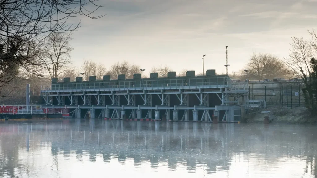 Thames Water Warns of Imminent Financial Crisis Amid Efforts to Secure Fresh Funding