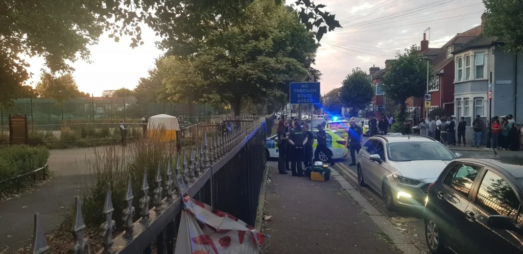 Single99 Metropolitan Police Launch Murder Investigation After Teen Stabbed to Death in East London Park