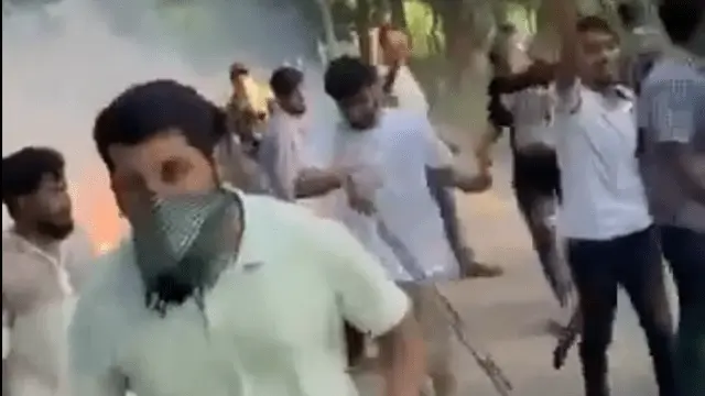 Violent Clashes Erupt as Bangladesh Students Protest Job Quota System