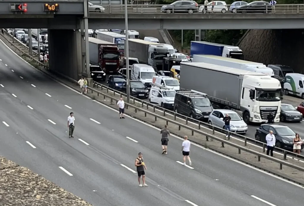 Two hour delays after Major Traffic Collision Closes M25 Near Dartford