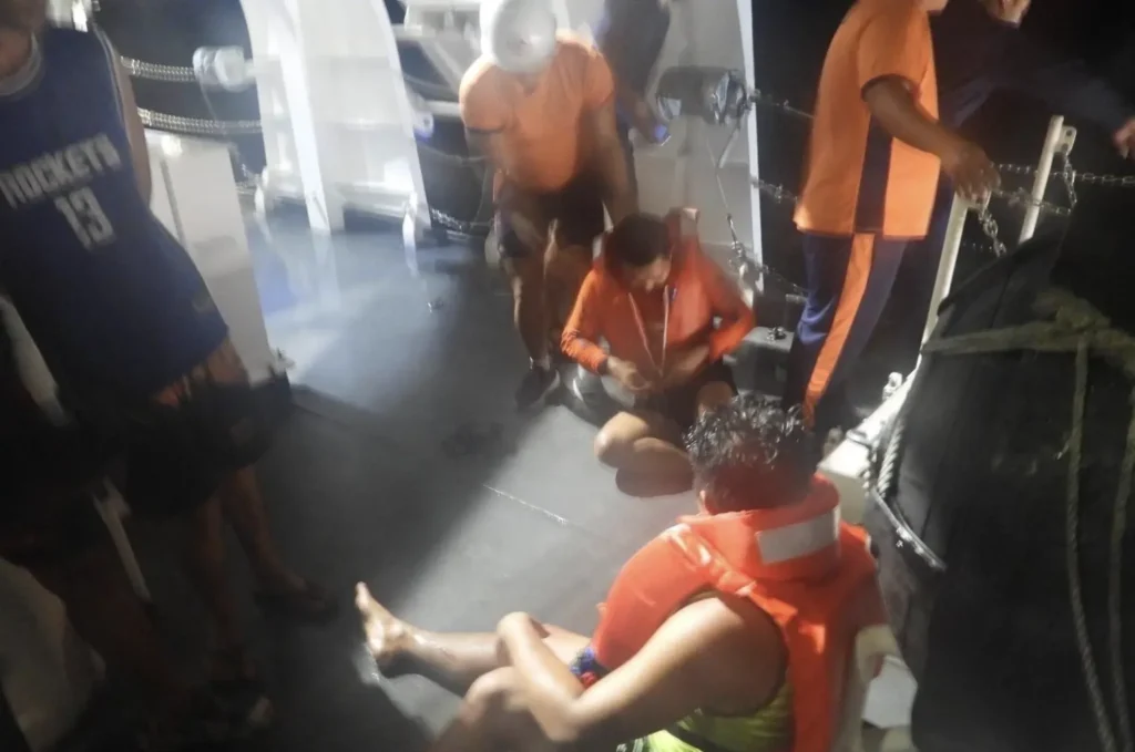 Major Oil Spill Off Manila as Tanker Sinks in Typhoon