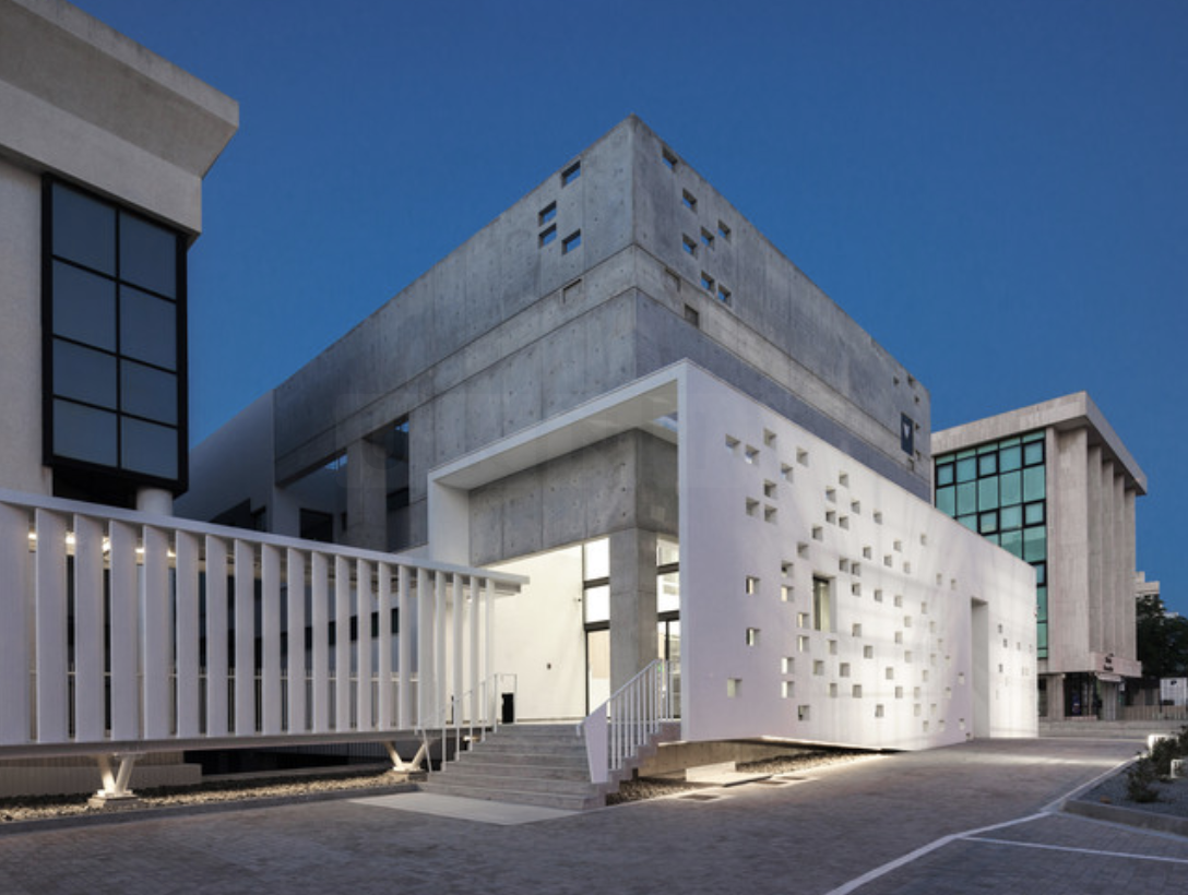 Two Detained After Pool Chemical Incident Hospitalizes 26 at Paphos Hotel