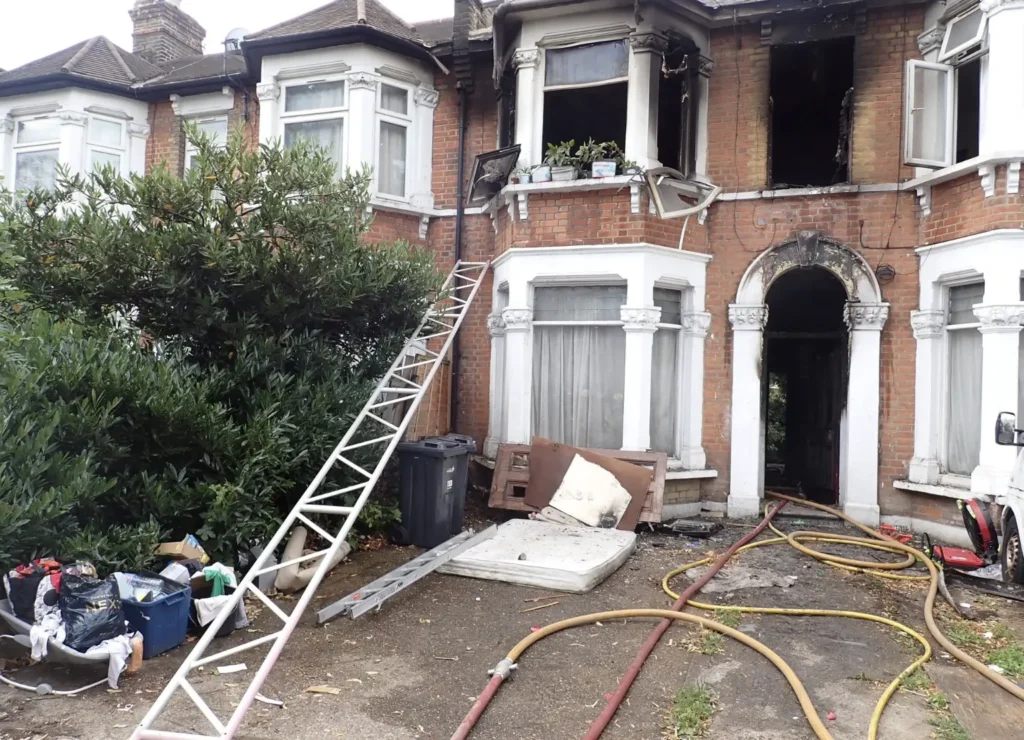 Single99 Dramatic Escape from House Fire in Ilford Triggered by E-Bike Battery Failure