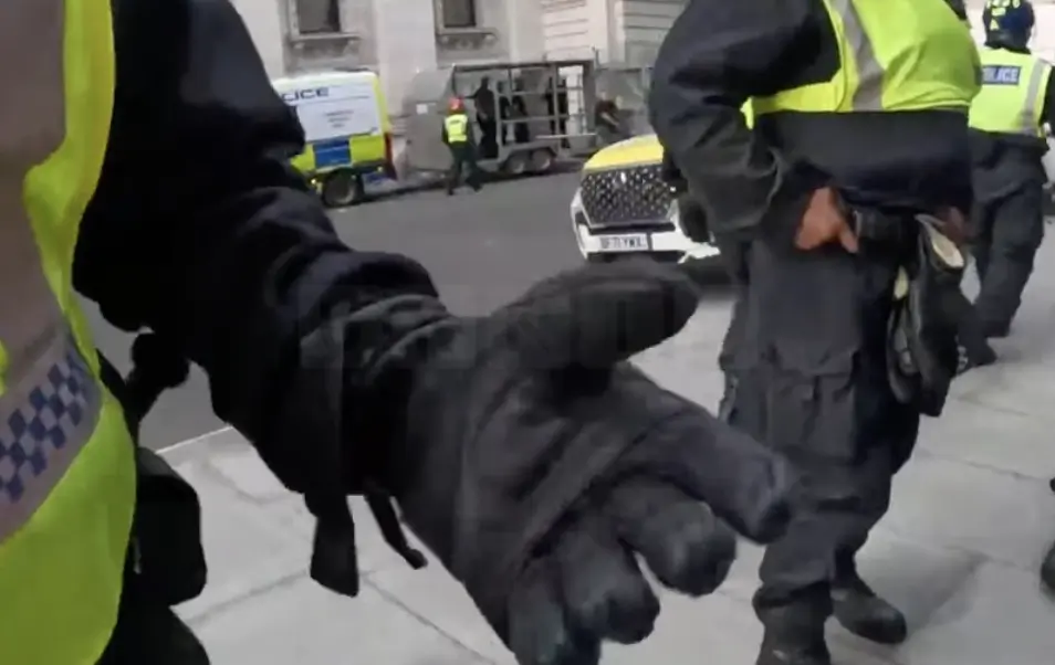 Single99 Far-Right Protest Erupts Outside Downing Street Following Southport Riots
