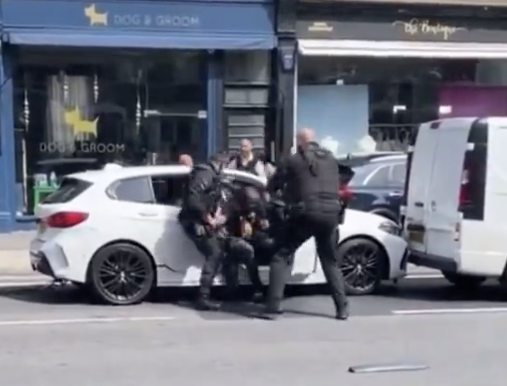 Armed Police Use Spike Trap to Stop Car on Wandsworth Bridge