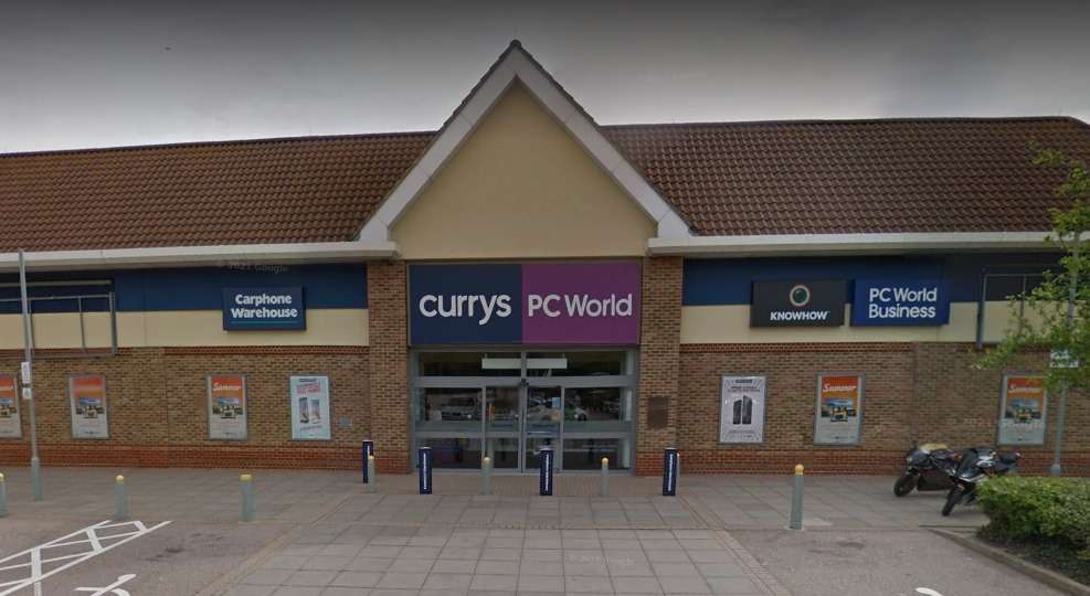 Eastbourne Curry’s Targeted in Evening Robbery