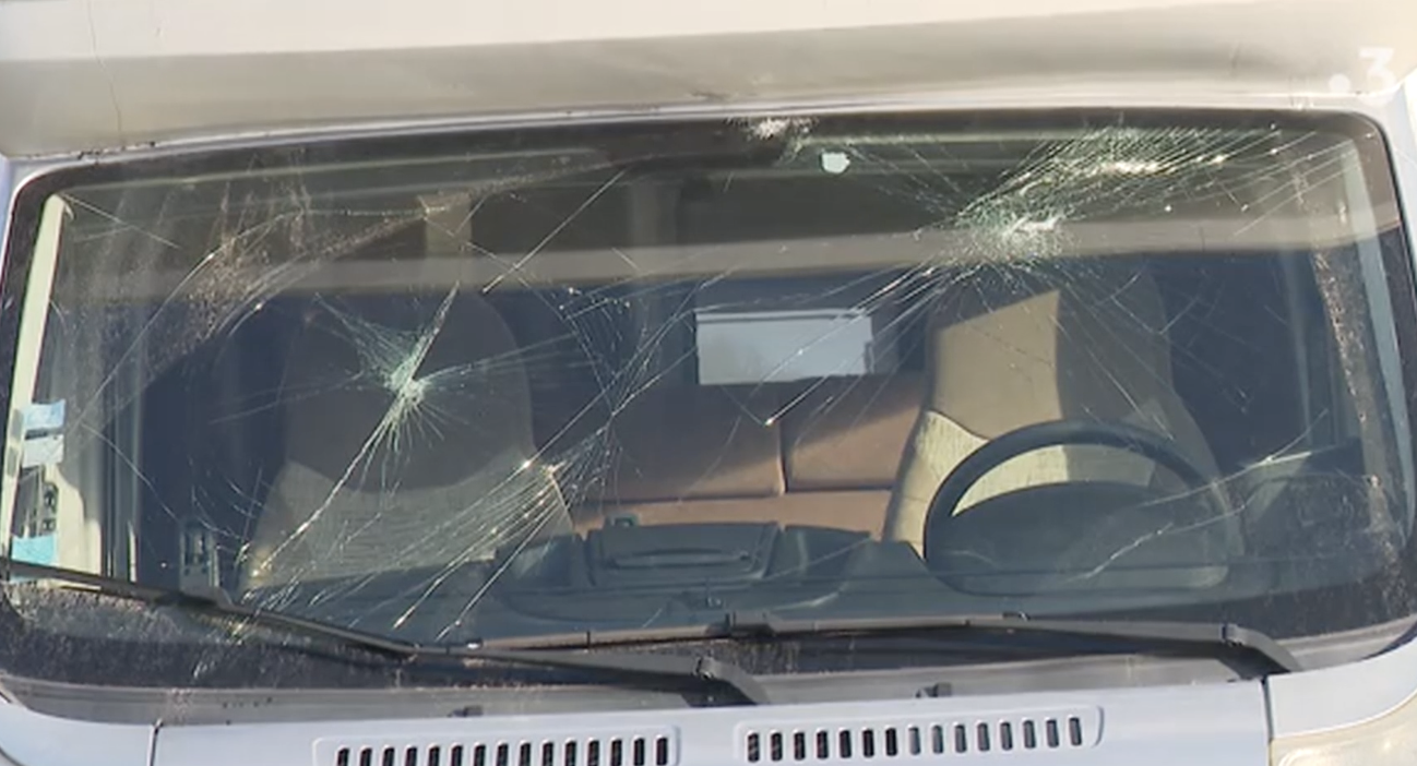 Major Escalation in Migrant Violence in Northern France: Tear Gas, Baton Blows, and Stun Grenades in Coastal Clashes