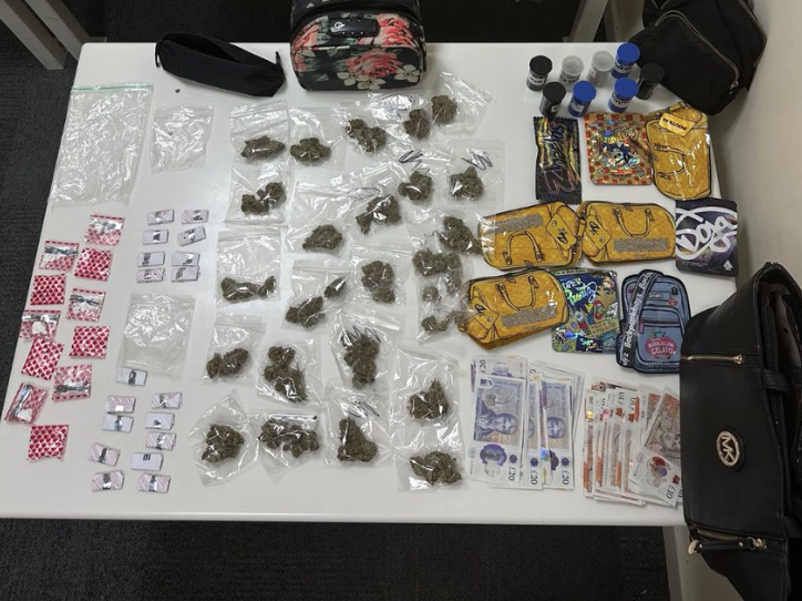 Met Police Taskforce Seizes Drugs and Weapons After Vehicle Stop in Croydon