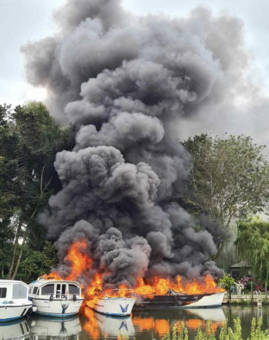 Norfolk Firefighters Tackle Boats Ablaze on Broads at Hoveton