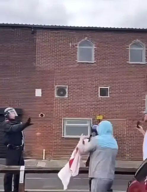 Police in Riot Gear Deployed to Sunderland Mosque Following Confrontation