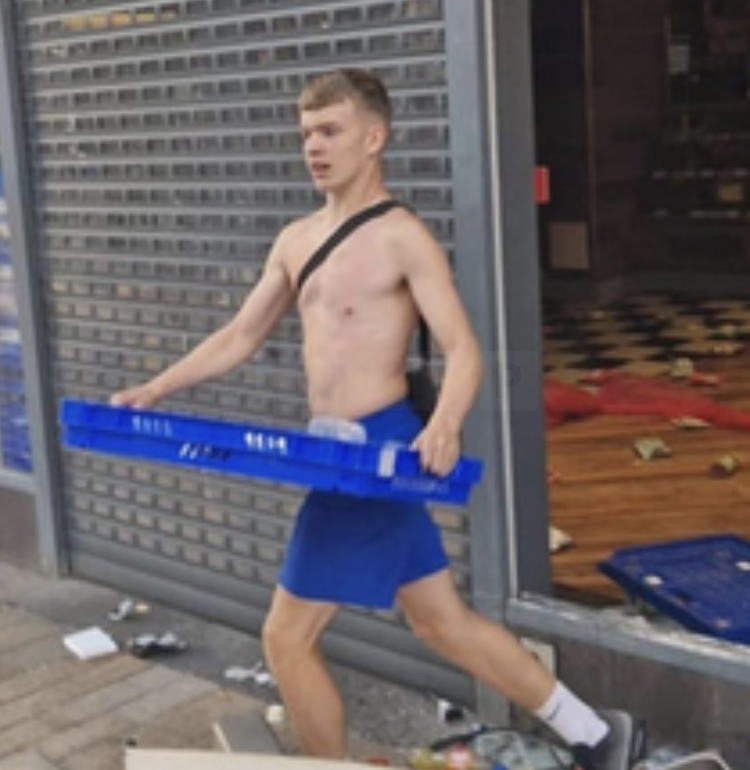 A 15-year-old boy has been arrested on suspicion of violent disorder following a demonstration that took place on Saturday 3 August in Hull City Centre – UKNIP