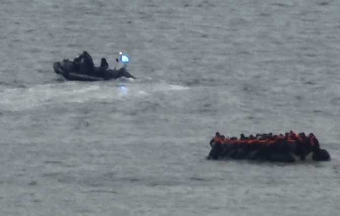 French Border Guard Speedboat  Attempts to Ram Migrant Vessel Crossing the English Channel – UKNIP