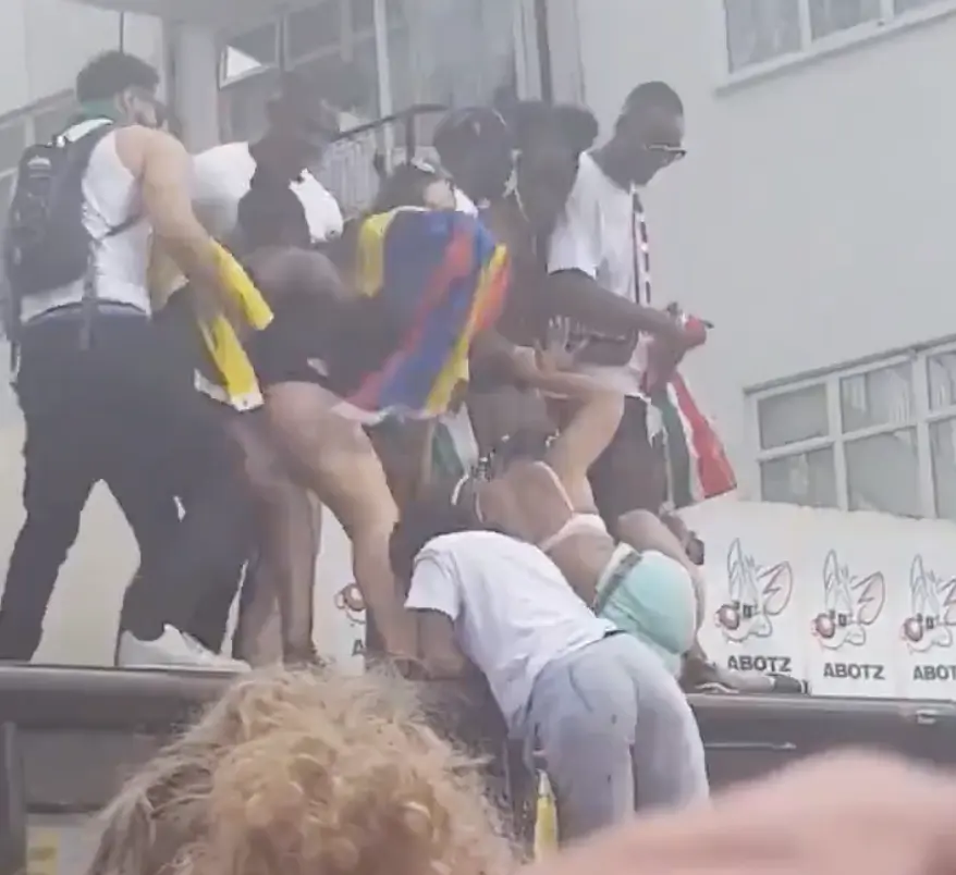 Area Template Chaos at Notting Hill Carnival: Group of Youths Smash Bus Shelter While Twerking