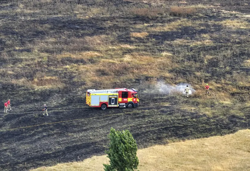 Firefighters Tackle Large Grass Fire at Spring Farm Park in Rainham