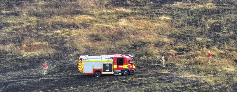 Firefighters Tackle Large Grass Fire at Spring Farm Park in Rainham
