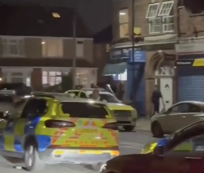 Armed Standoff on Heath Road: New Footage Reveals Tense Police Negotiation After Police describing it as a minor assault