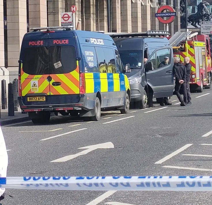Man Climbs Big Ben Holding Palestinian Flag, Threatens to Climb Higher