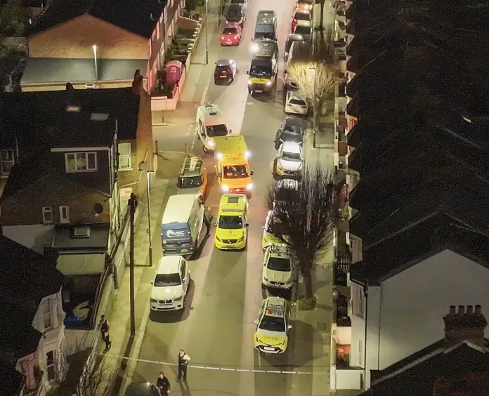 Man Safely Detained After Eight-hour Stand-off With Met Police In South London Man Safely Detained After Eight-Hour Stand-Off with Met Police in South London