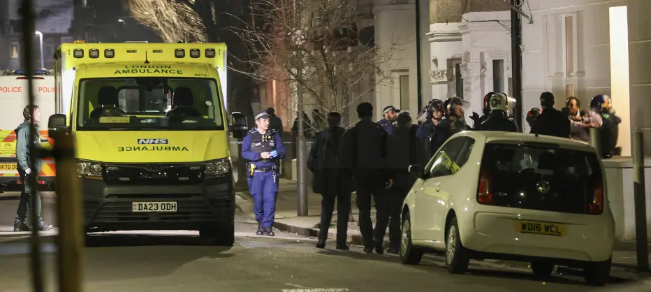 Man Safely Detained After Eight-hour Stand-off With Met Police In South London Man Safely Detained After Eight-Hour Stand-Off with Met Police in South London